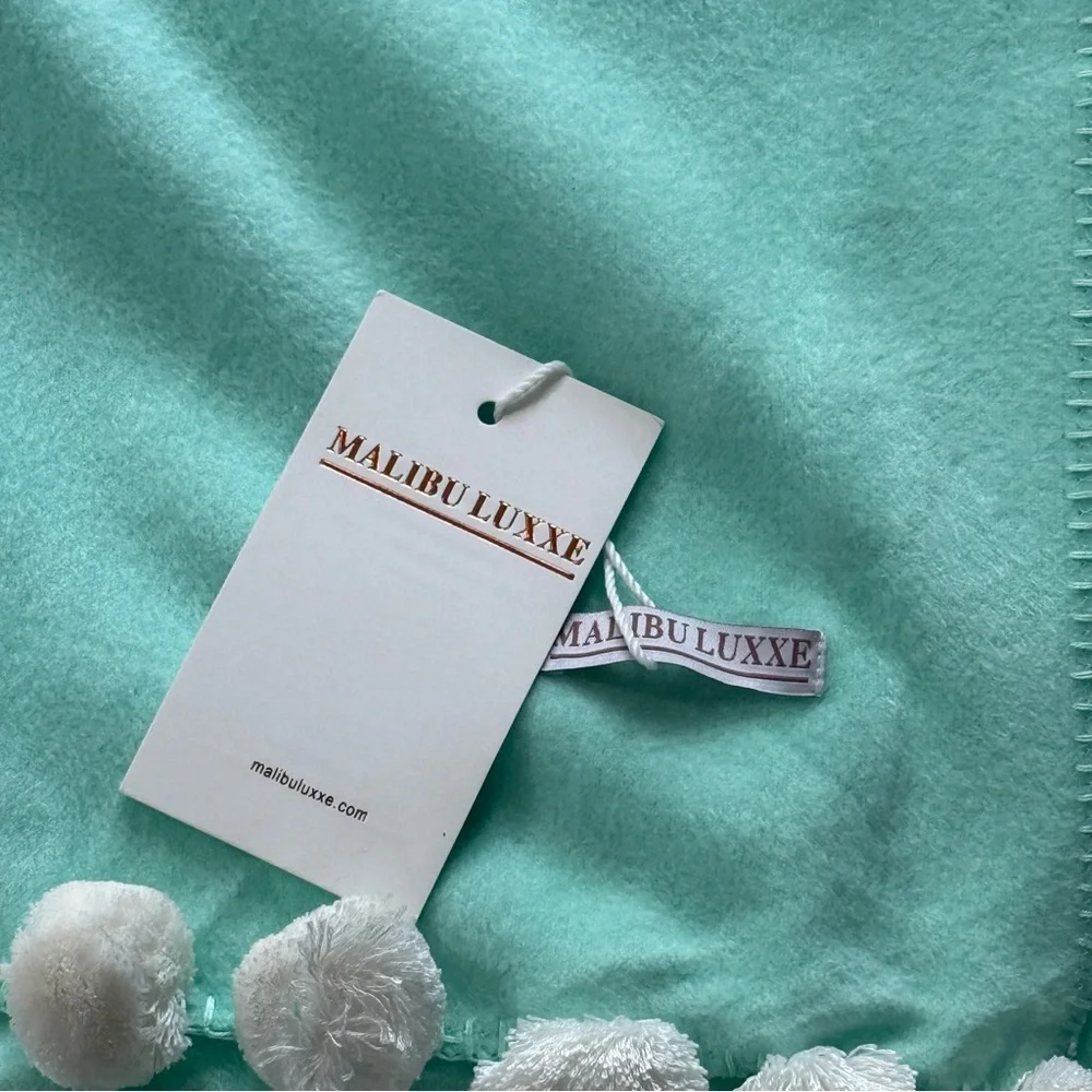 Malibu Luxxe Luxxe Pom Pom Throw Green‎ New